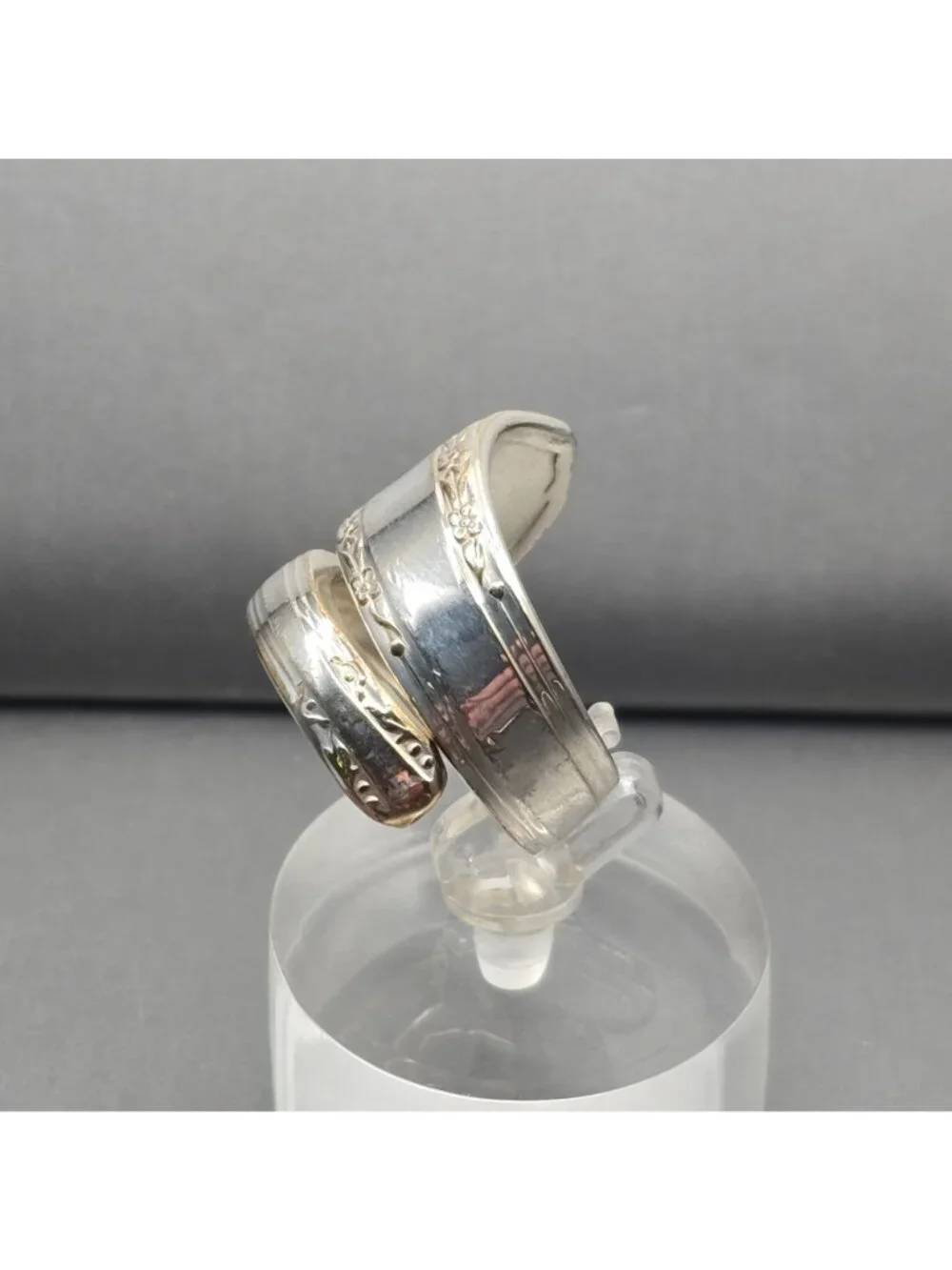 Vintage 1881 Rogers Silver Spoon Ring Wheat Bypass Band Size 8 Upcycled Jewelry - Picture 3 of 10